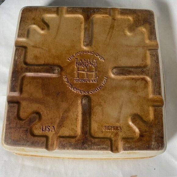 Pampered Chef 10x10 Stoneware Square Baker French Vanilla Glaze Seasoned - Picture 3 of 5
